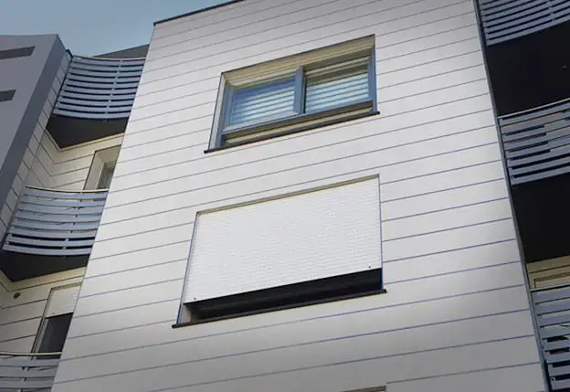 Avvolgibili in PVC facciata esterna palazzo | Infissi Dema