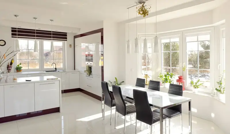 Infissi Drutex in PVC cucina e sala da pranzo ben illuminate | Infissi Dema
